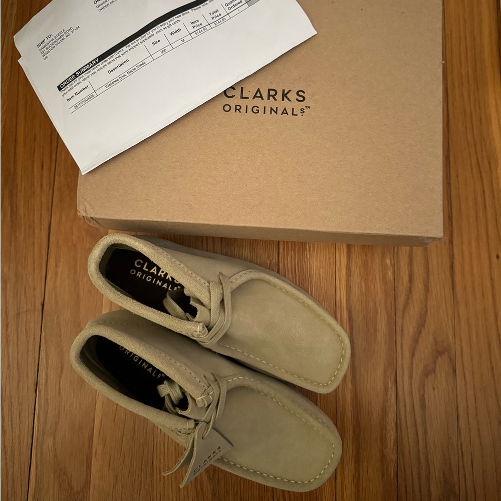Hi! BRAND NEW & NEVER WORN! The iconic Clarks Wallabee Boot!!